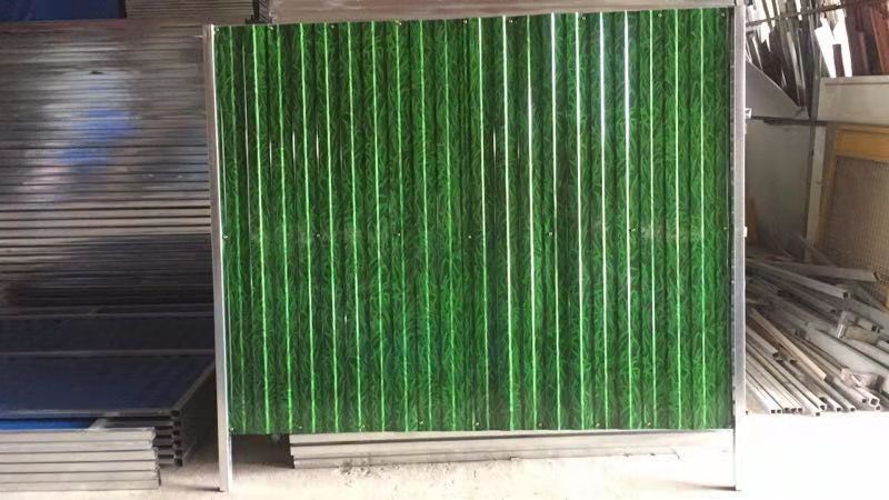 瓦房店小草板面临时围挡